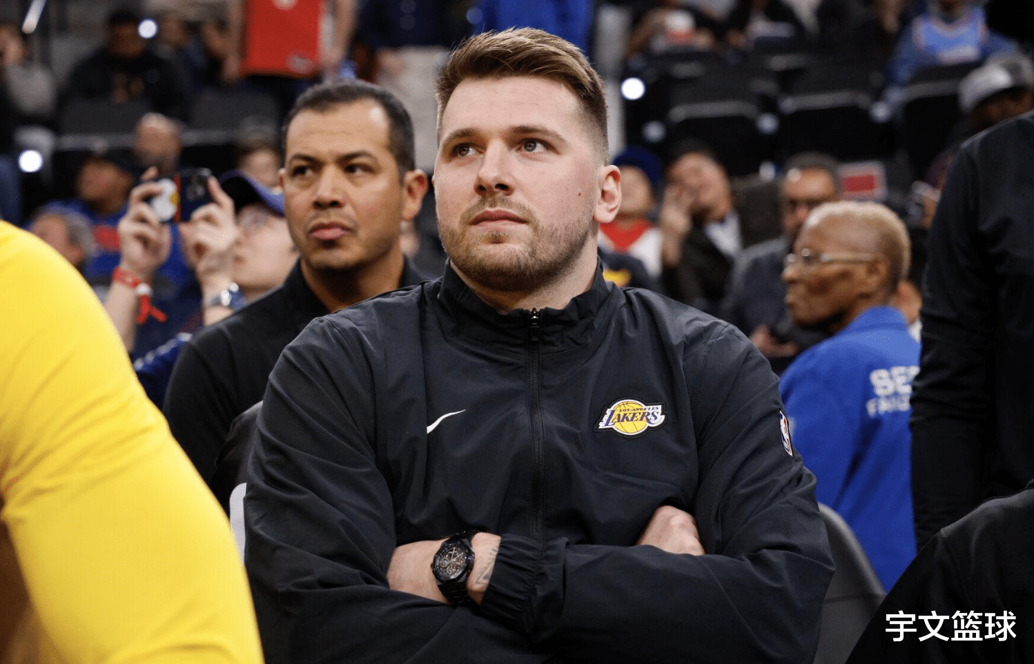 包含赛地聚焦——法国杯国际比赛日热度飙升；洛杉矶湖人临场应变；引发热议；资深球员宣示担当的词条